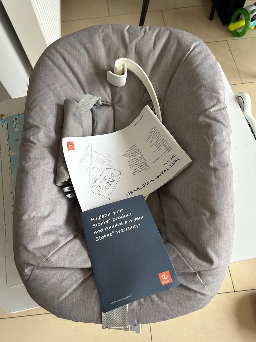 Tripp trapp newborn seat with toy hanger - Image 3