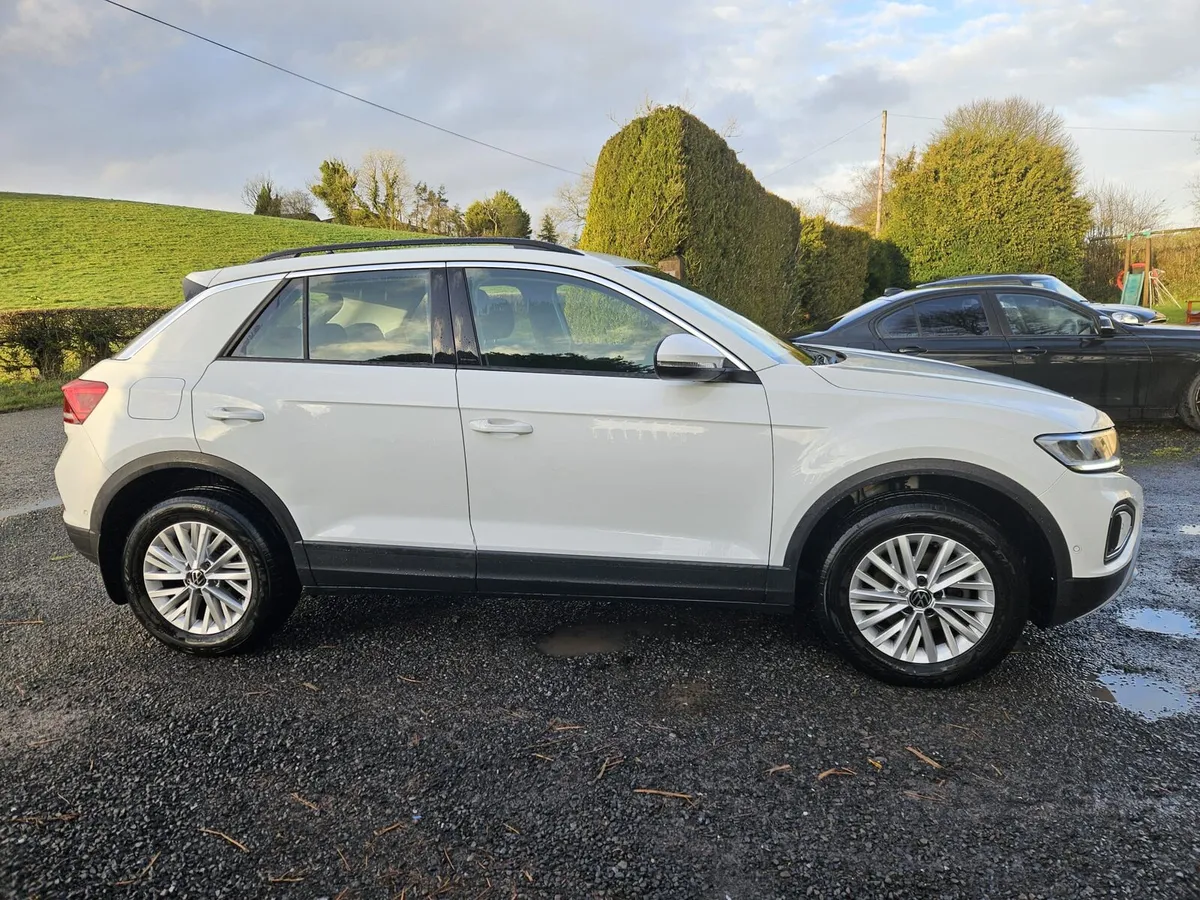 2025 VW T-Roc Life - Image 2
