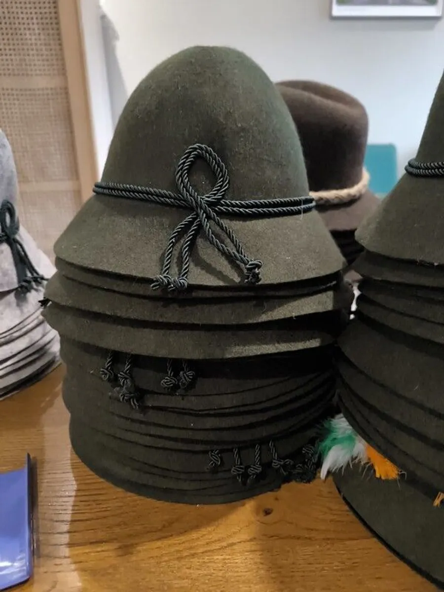 Wool hats job lot, perfect for car boot sale etc - Image 1