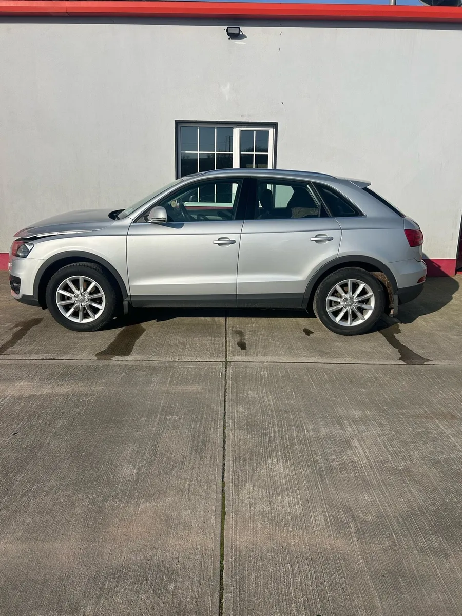 … 142 Audi Q3, diesel, light damage … - Image 1
