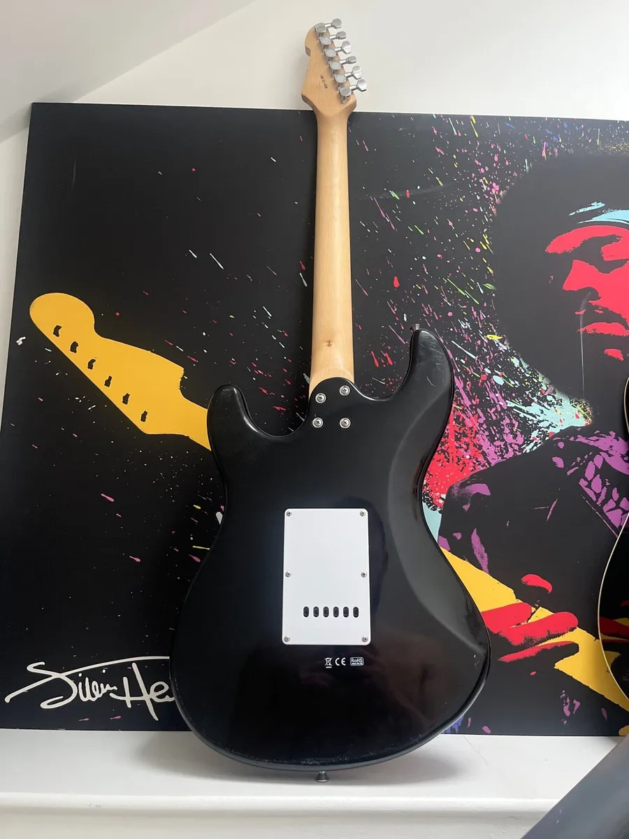 Electric Guitar and amplifier - Image 2