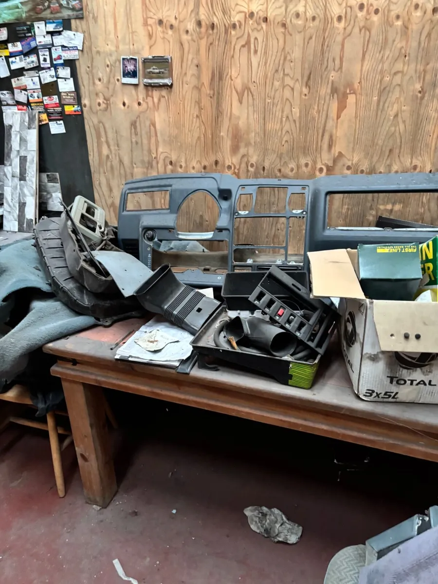 Vauxhall Astra 1983 1600 S - Image 4