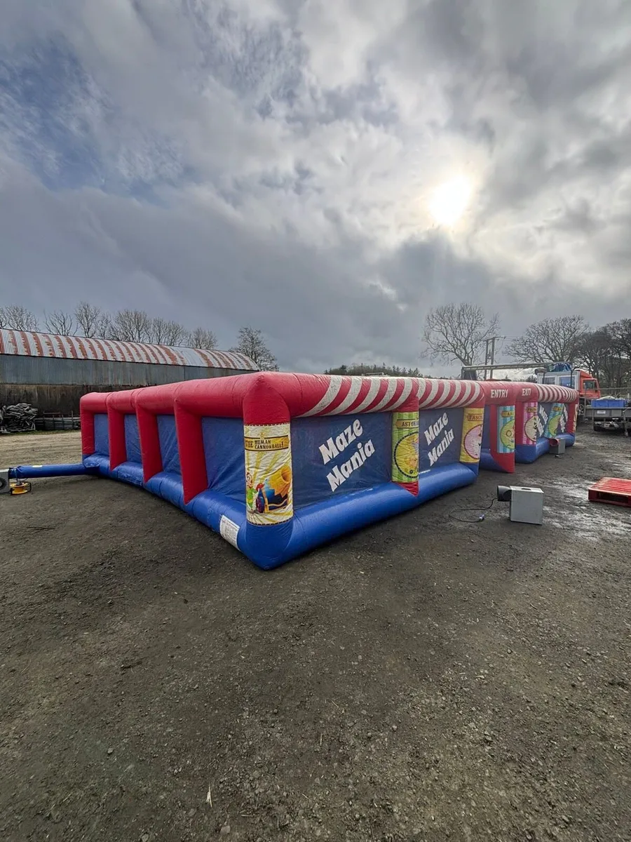 Bouncy castle - Inflatable Maze - Airquee - Image 1