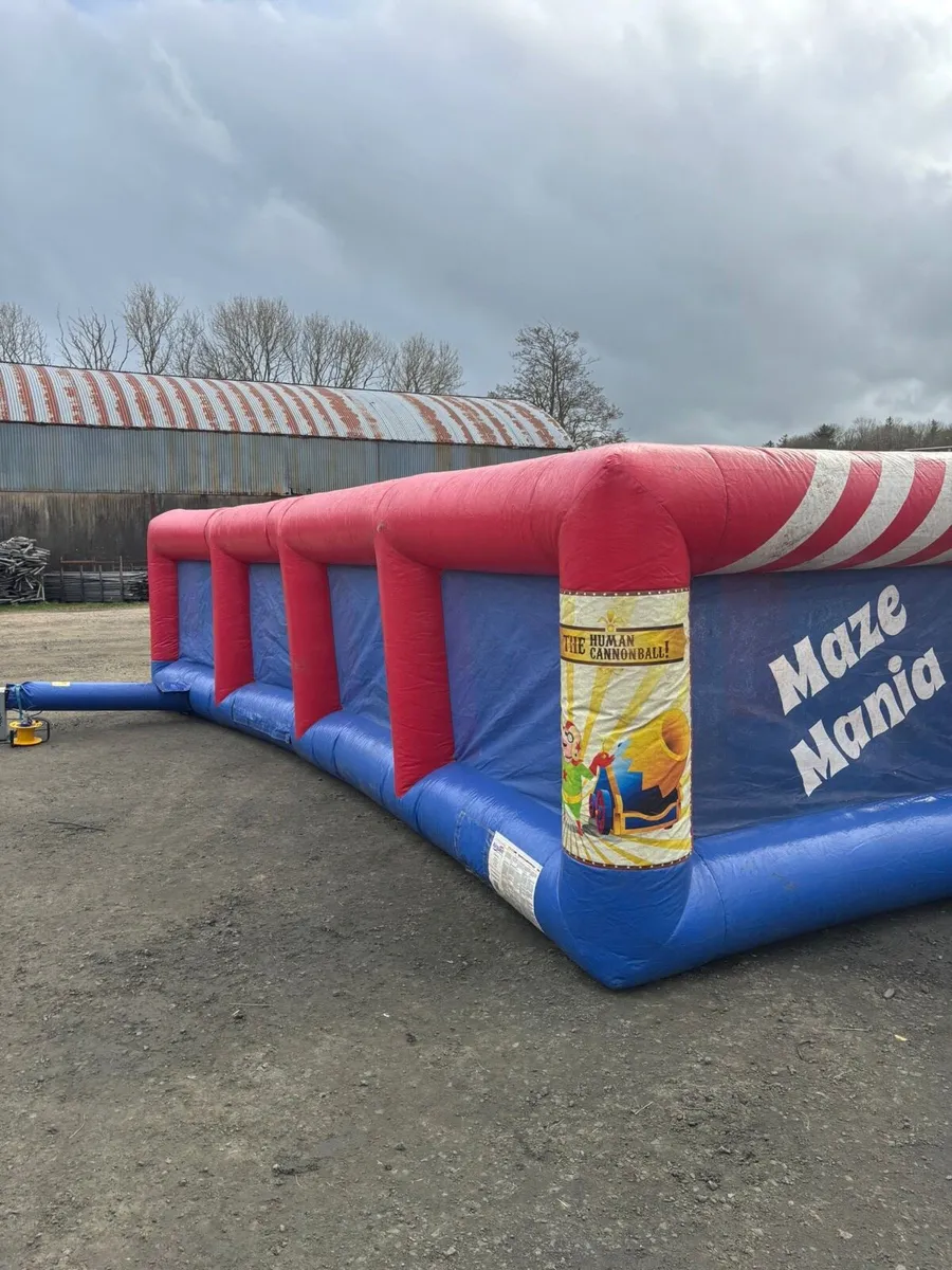 Bouncy castle - Inflatable Maze - Airquee - Image 3