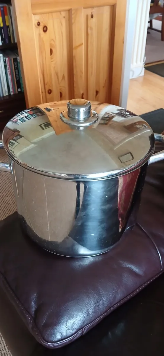 STOCK/SOUP POT - Image 1
