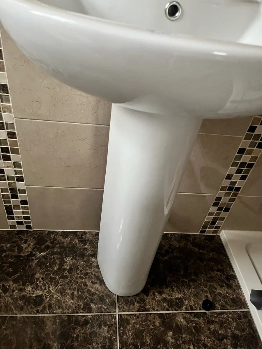 Bathroom sink - Image 3