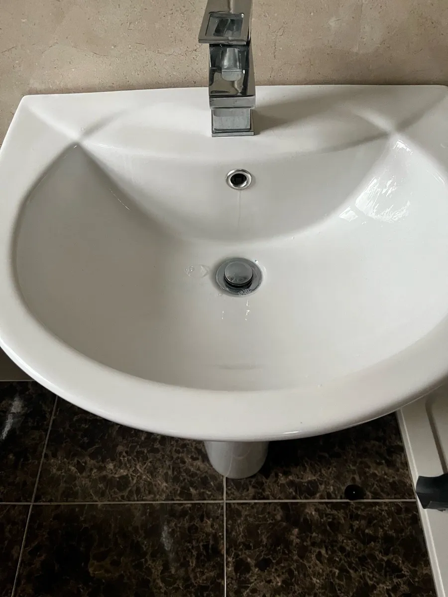 Bathroom sink - Image 2