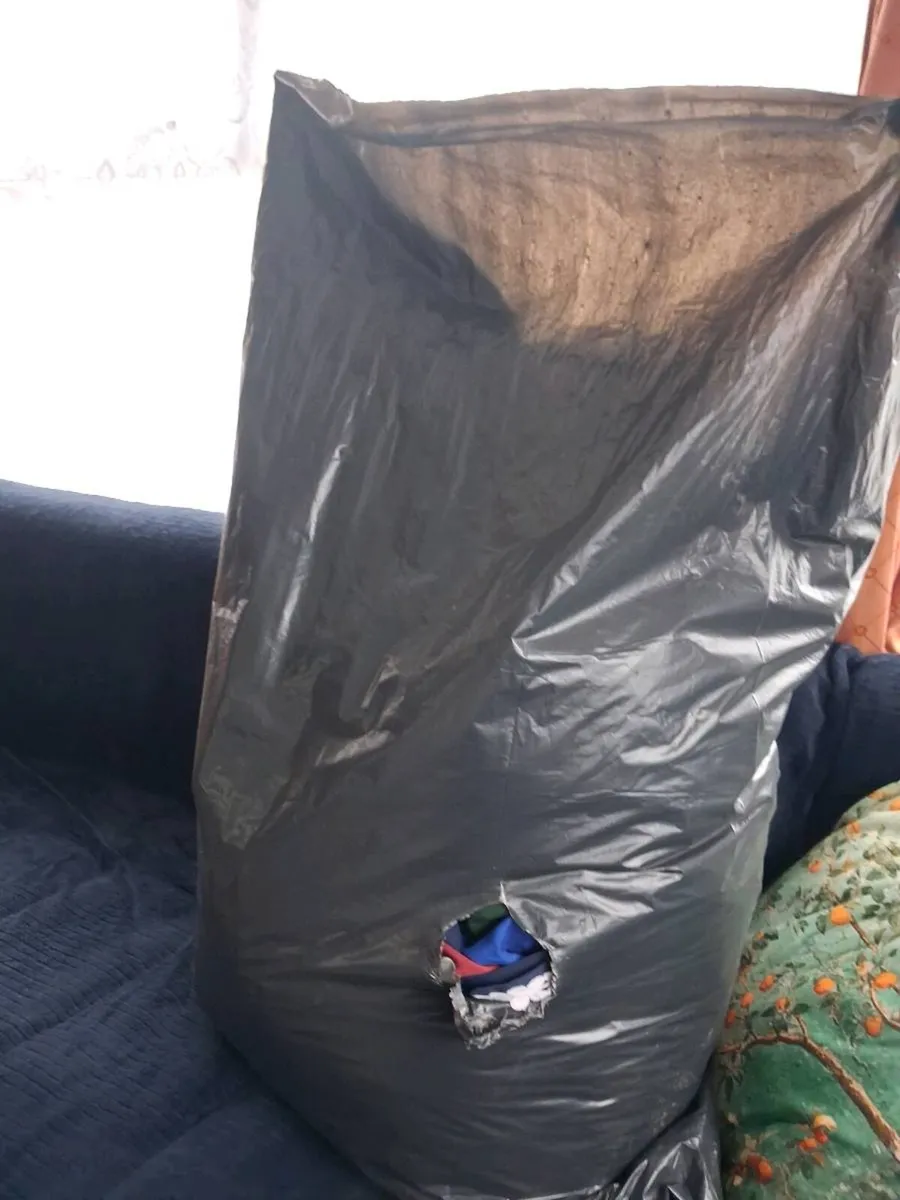 Dresses and clothes - Image 4