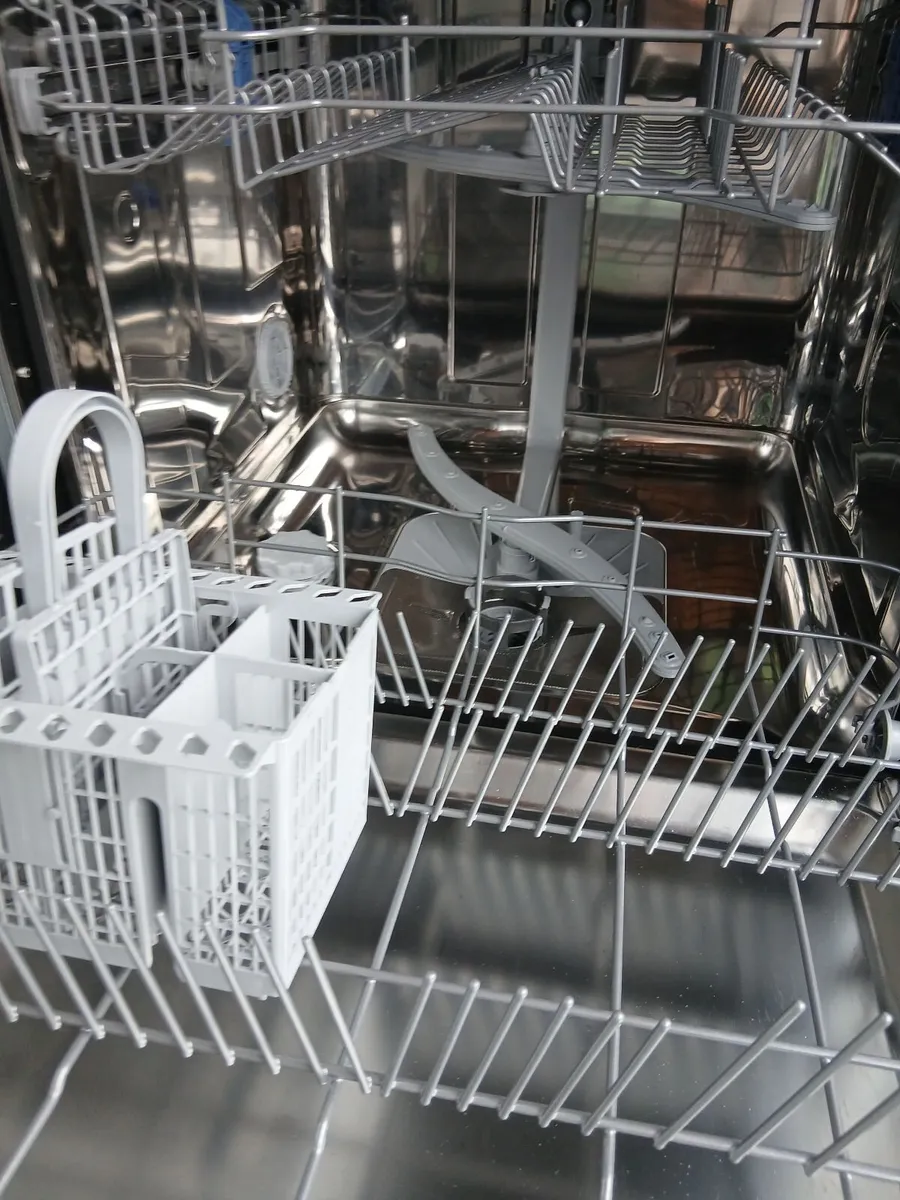 Indesit dishwasher - Image 1