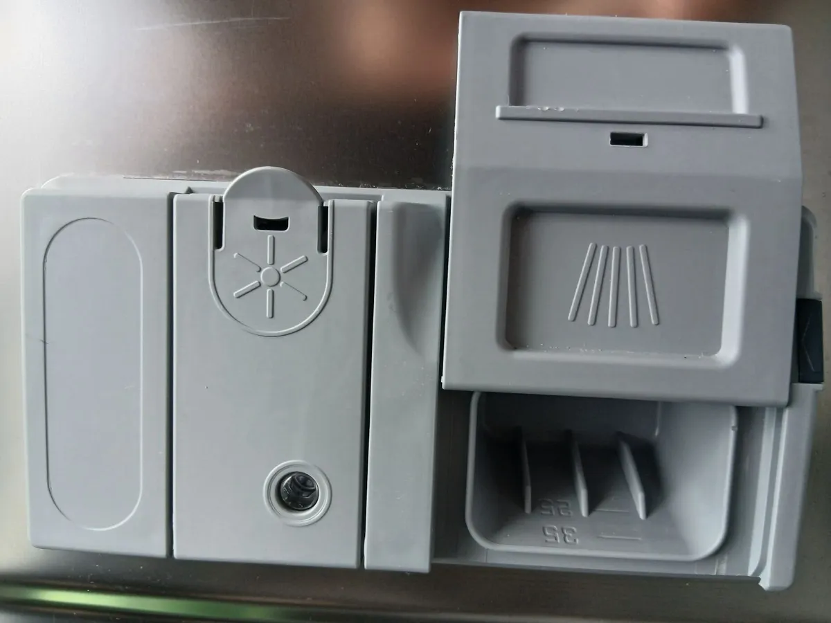 Indesit dishwasher - Image 3