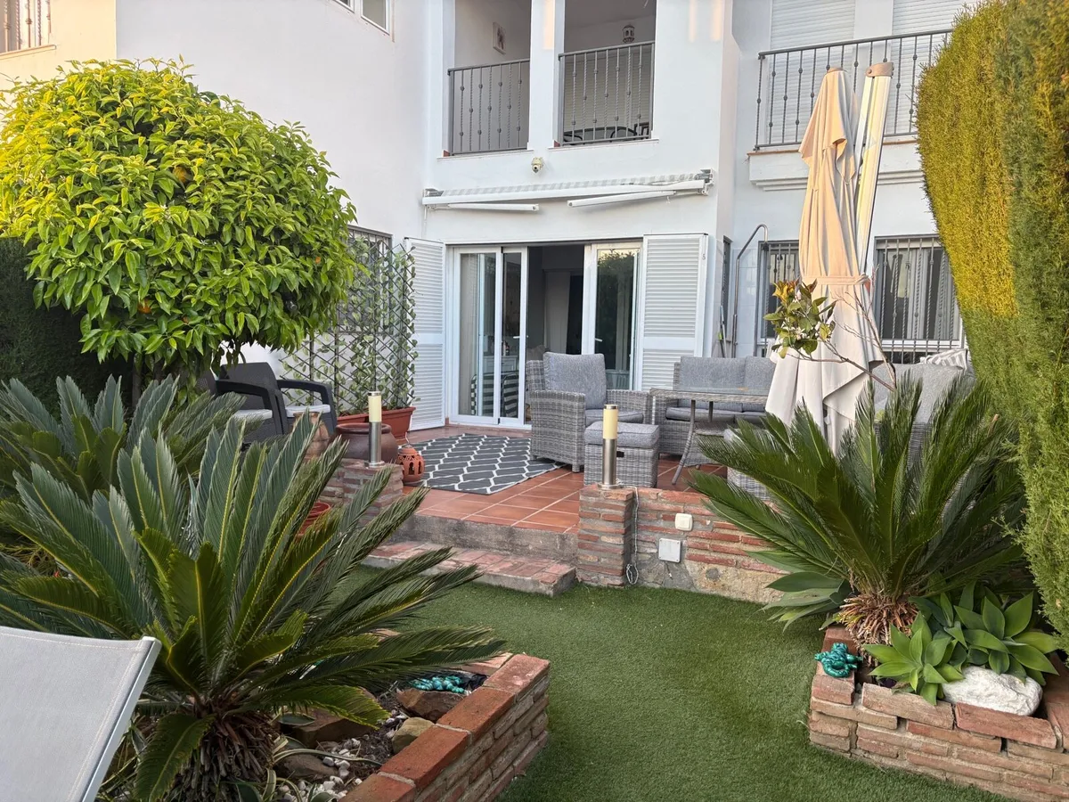 Sun-Drenched Garden Apartment, Castillo Duquesa - Image 4