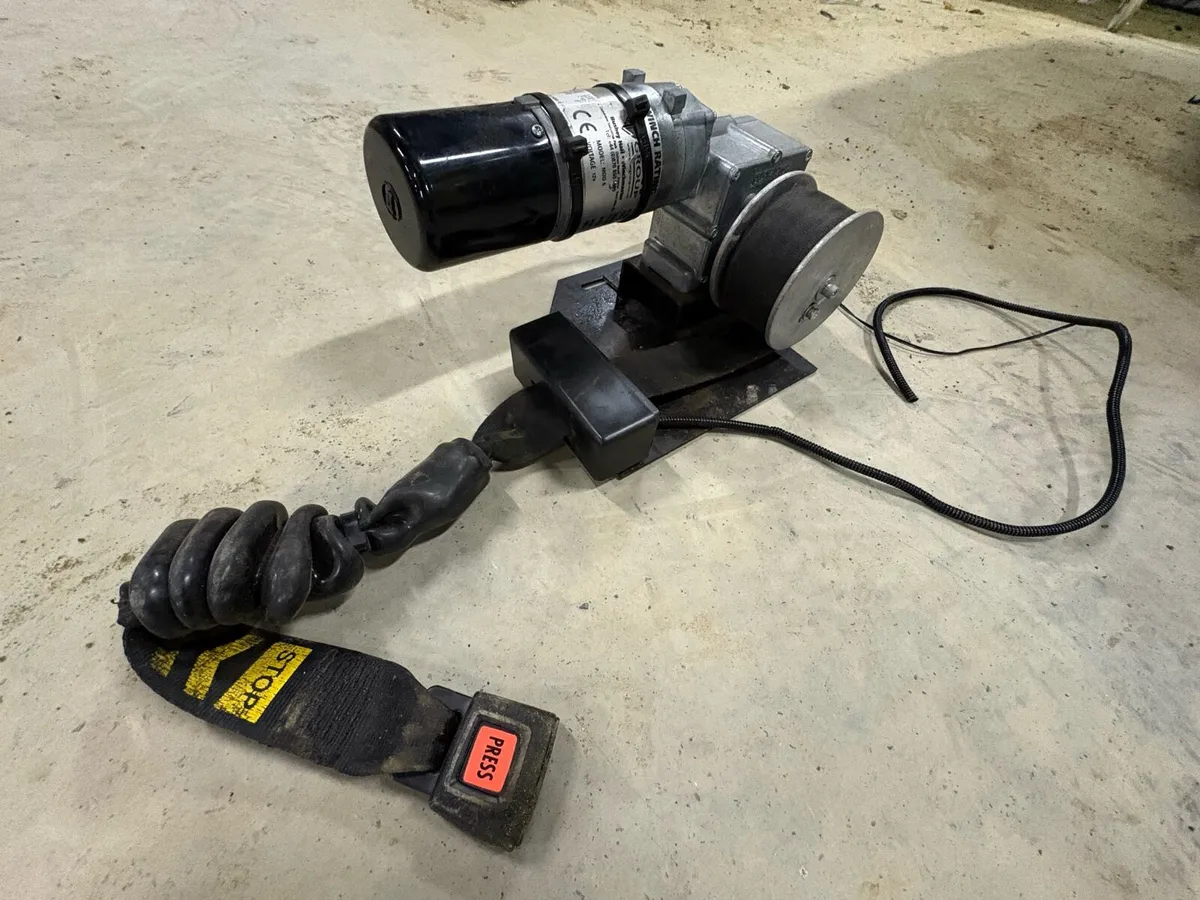 12 V Electric Seatbelt Winch - Image 1