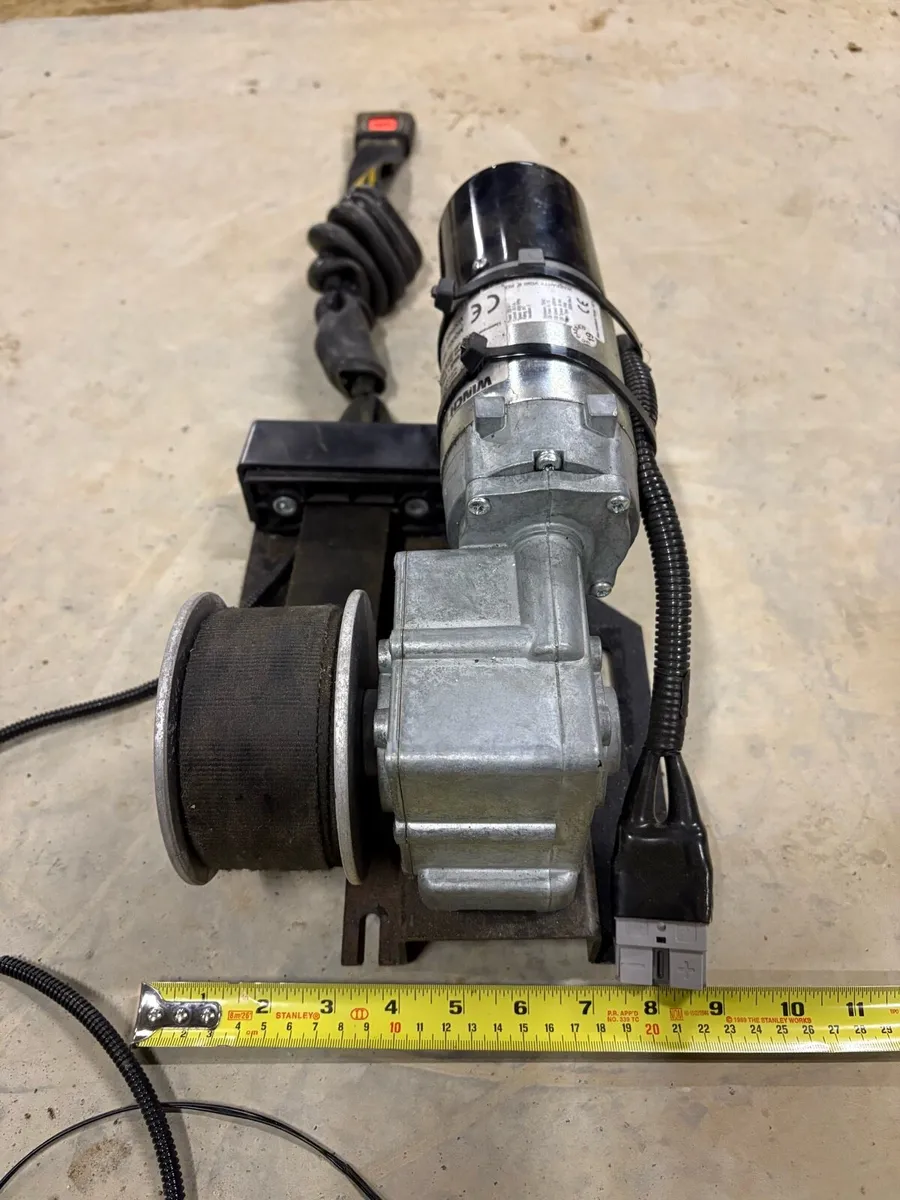 12 V Electric Seatbelt Winch - Image 3