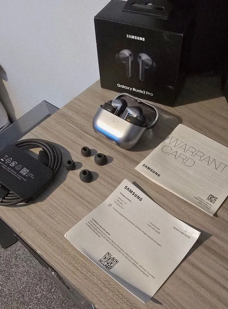 Samsung Galaxy Buds 3 Pro - Image 1