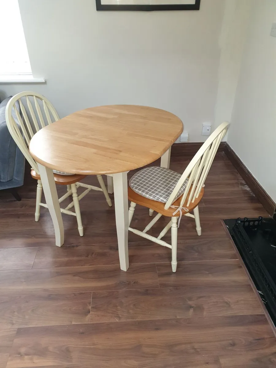 Table and Chairs - Image 2