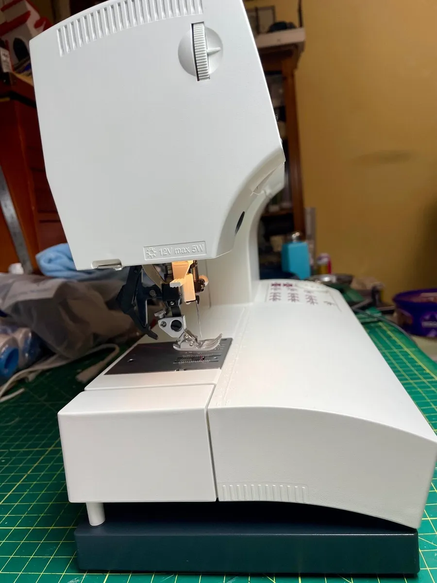 PFAFF Quilt Expression 2044 Sewing Machine - Servi - Image 3