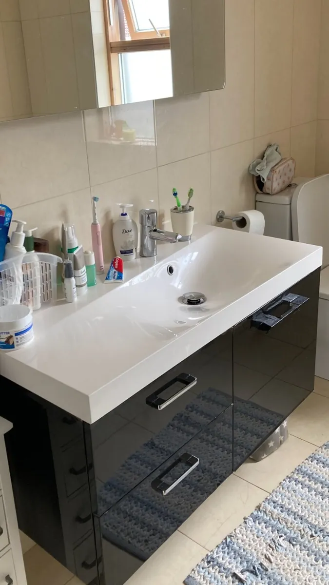 Wash basin and mixer tap - Image 2