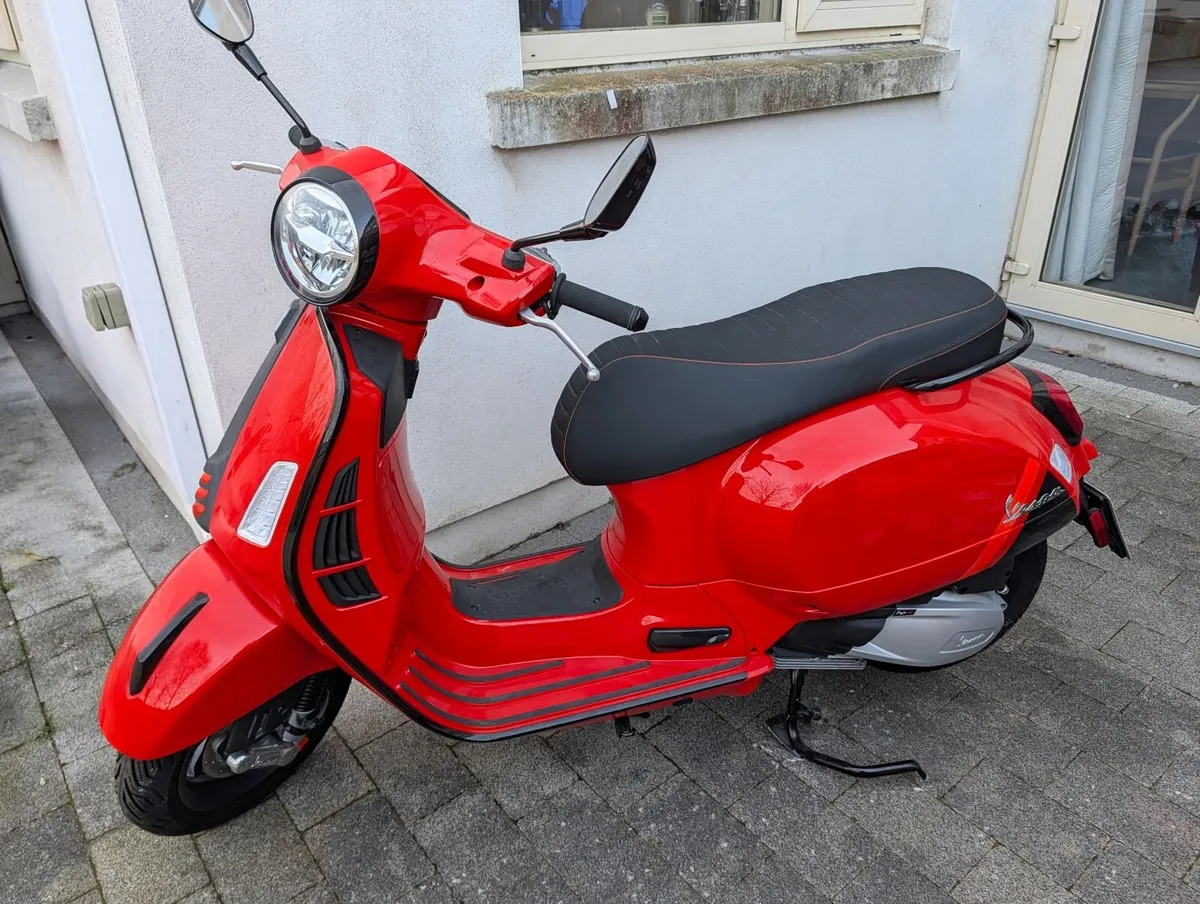 Piaggio Vespa GTS300 SuperSport 2024 - Image 1