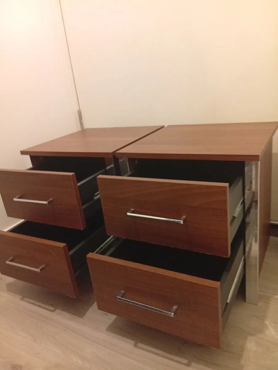 Modern Quality Sturdy Pair of bedside Lockers - Image 2