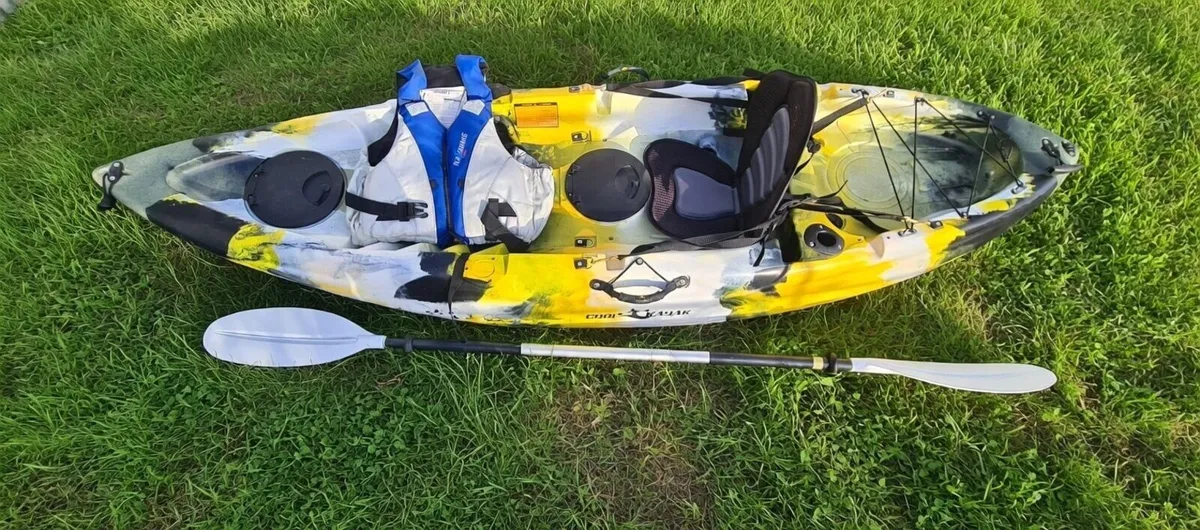 9ft Sit-On-Top Kayak Bundle - Image 1