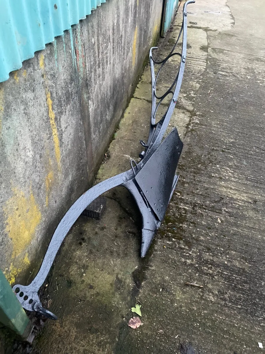 Vintage plough for display - Image 3