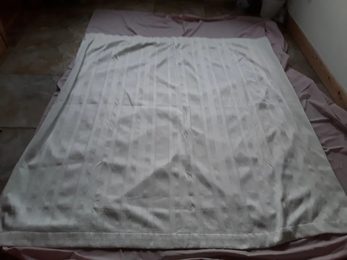Lovely white curtains good condition - Image 1