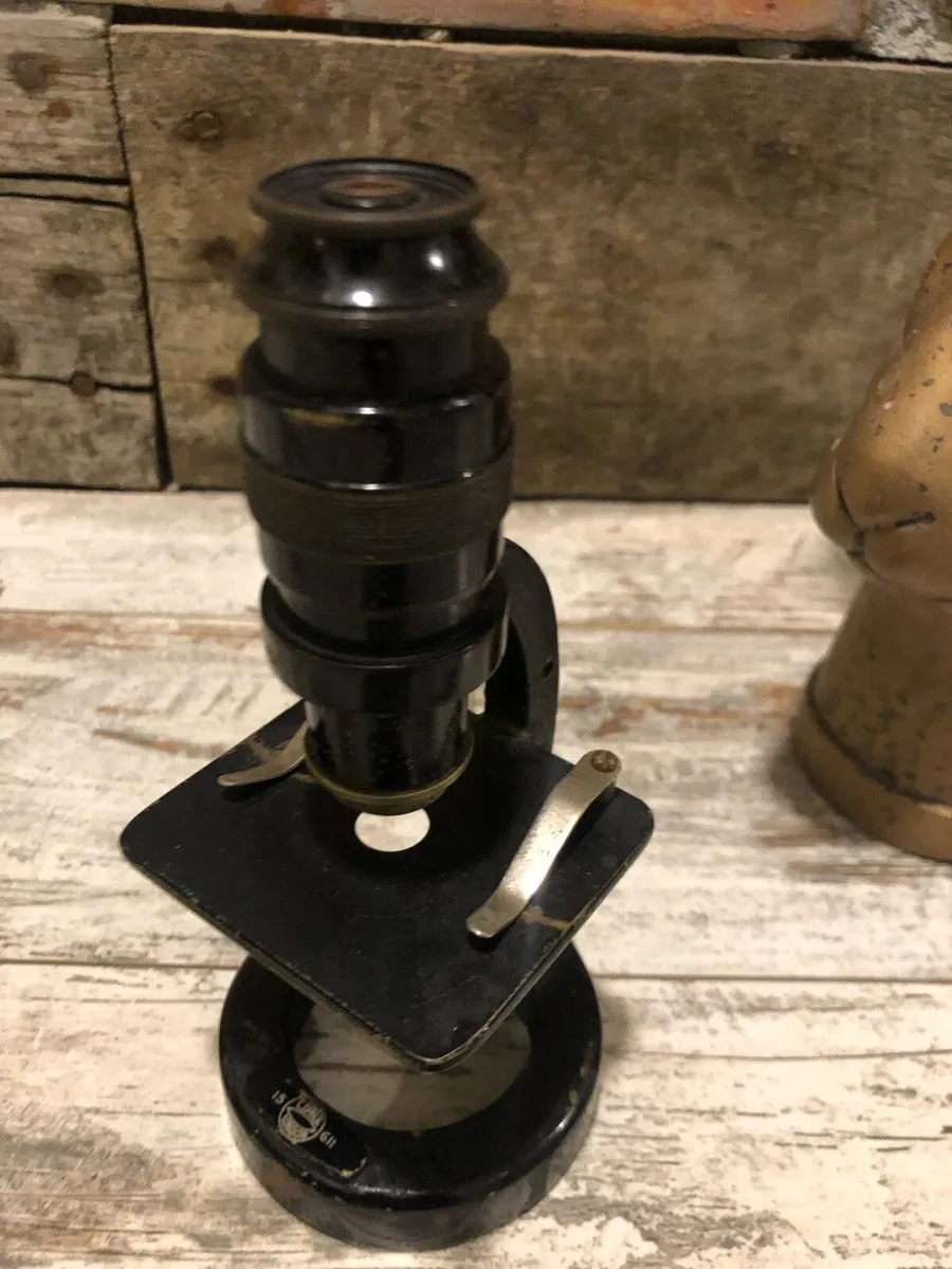 Vintage microscope - Image 2