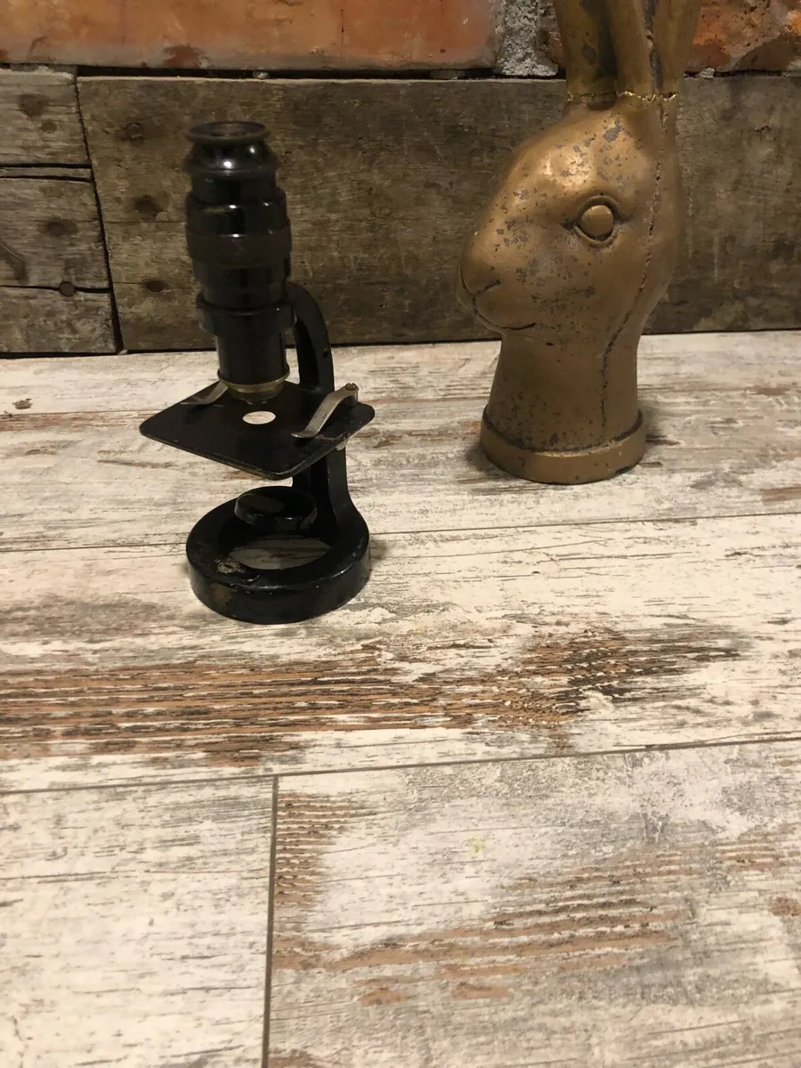 Vintage microscope - Image 1