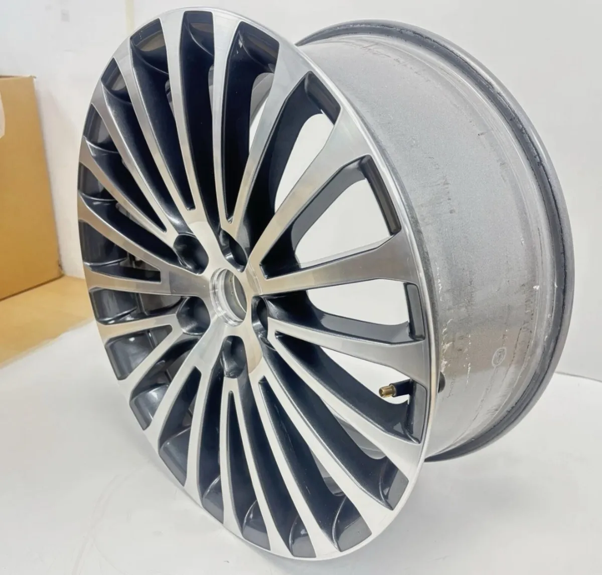 SKODA 18' ALLOYS AND VERY GOOD TYRES - Image 1