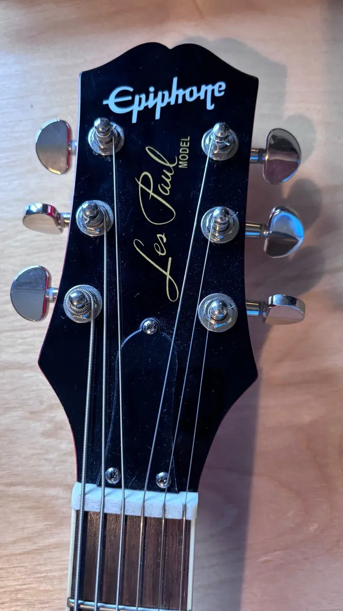 Electric guitar - Image 2