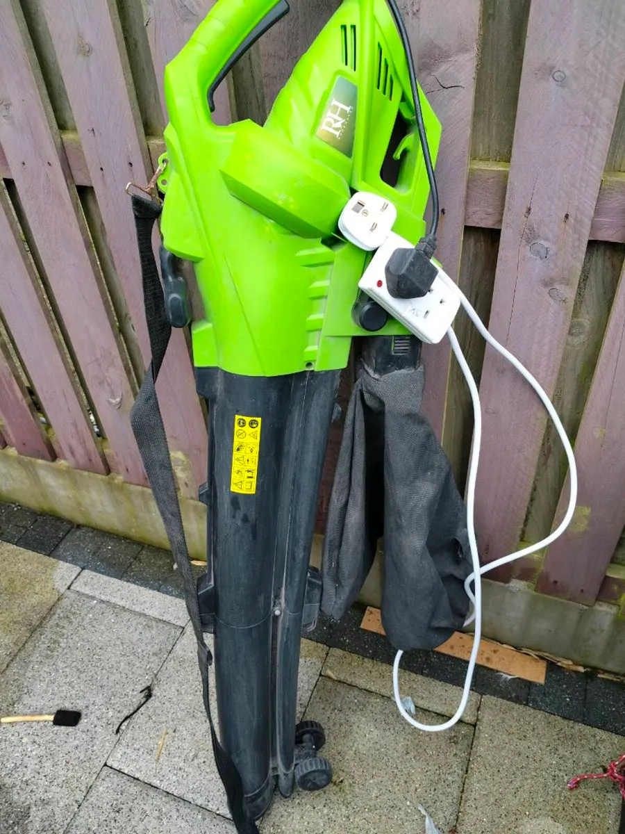 Leaf blower vacuum - Image 1
