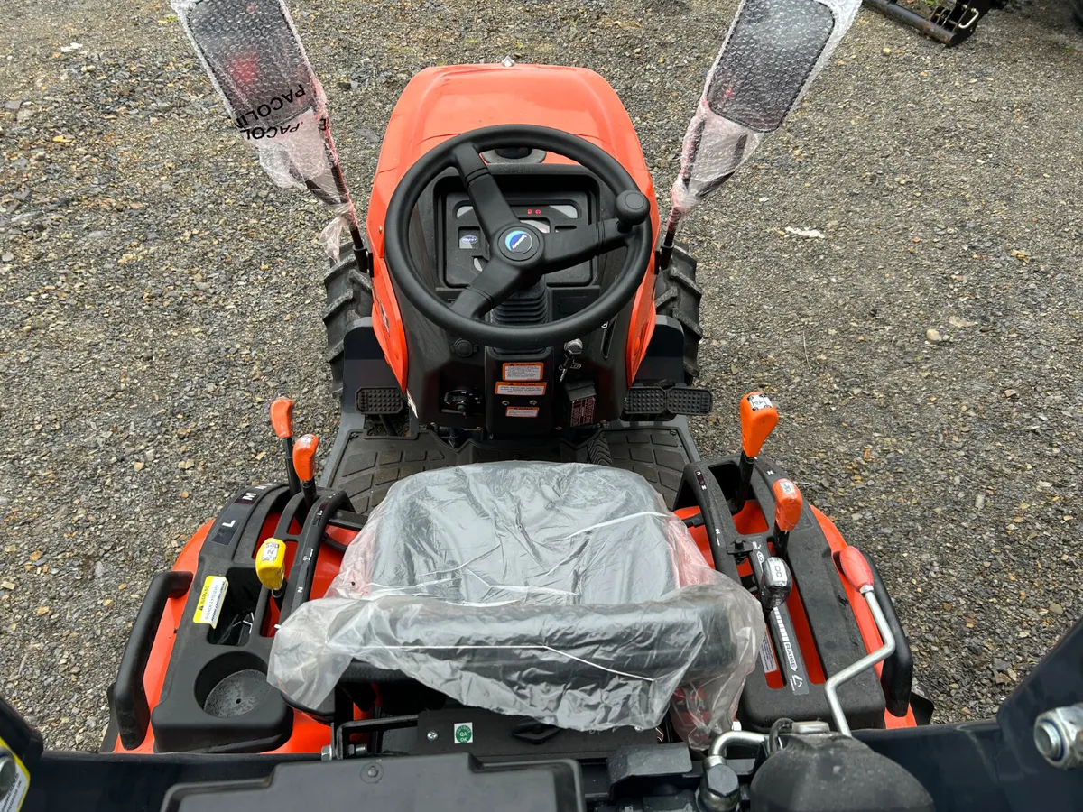 New Avenger 26 Compact Tractor - Image 3