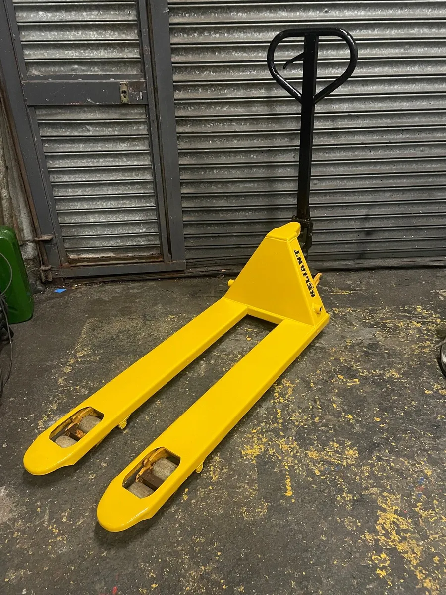 Pallet truck - Image 1