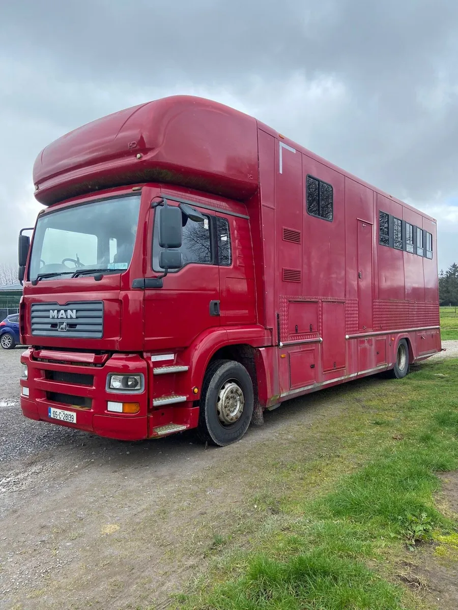 Horse lorry - Image 1