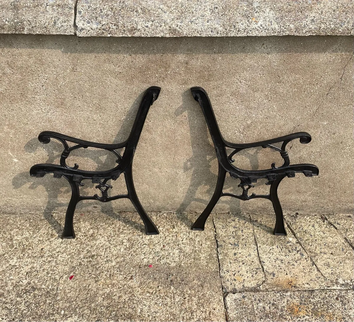 Cast iron bench ends - Image 1