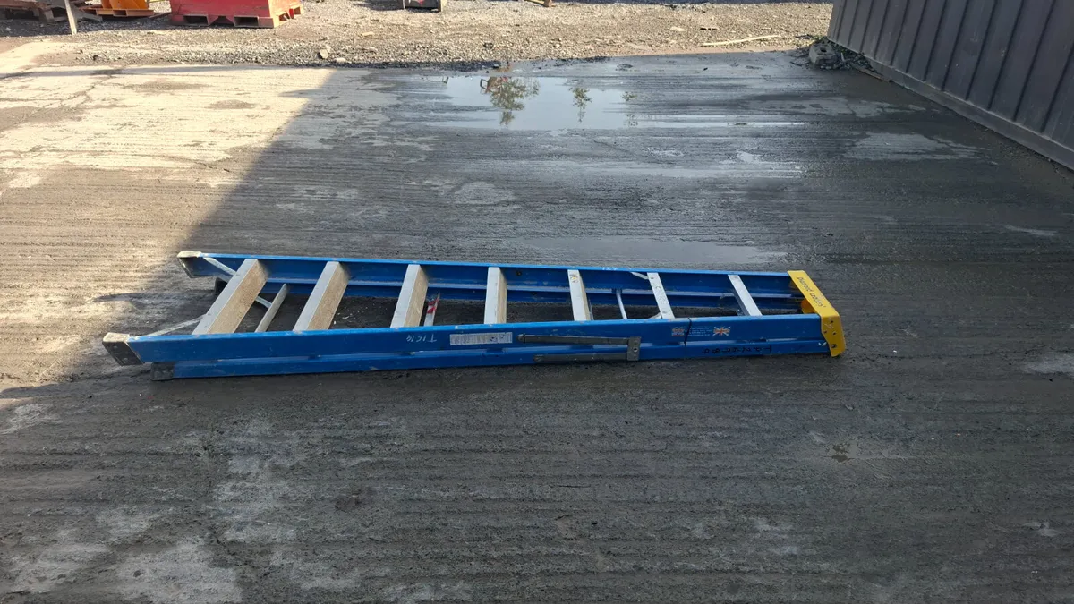 Fibreglass 7 Tread Step Ladder - Image 3