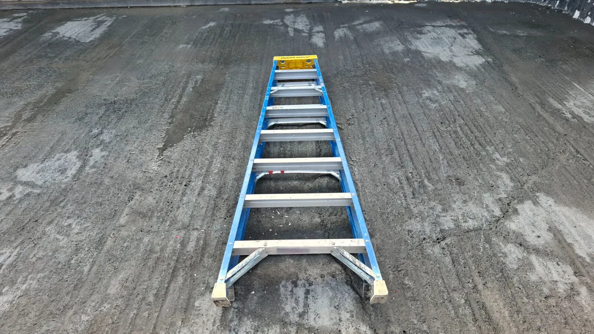 Fibreglass 7 Tread Step Ladder - Image 2