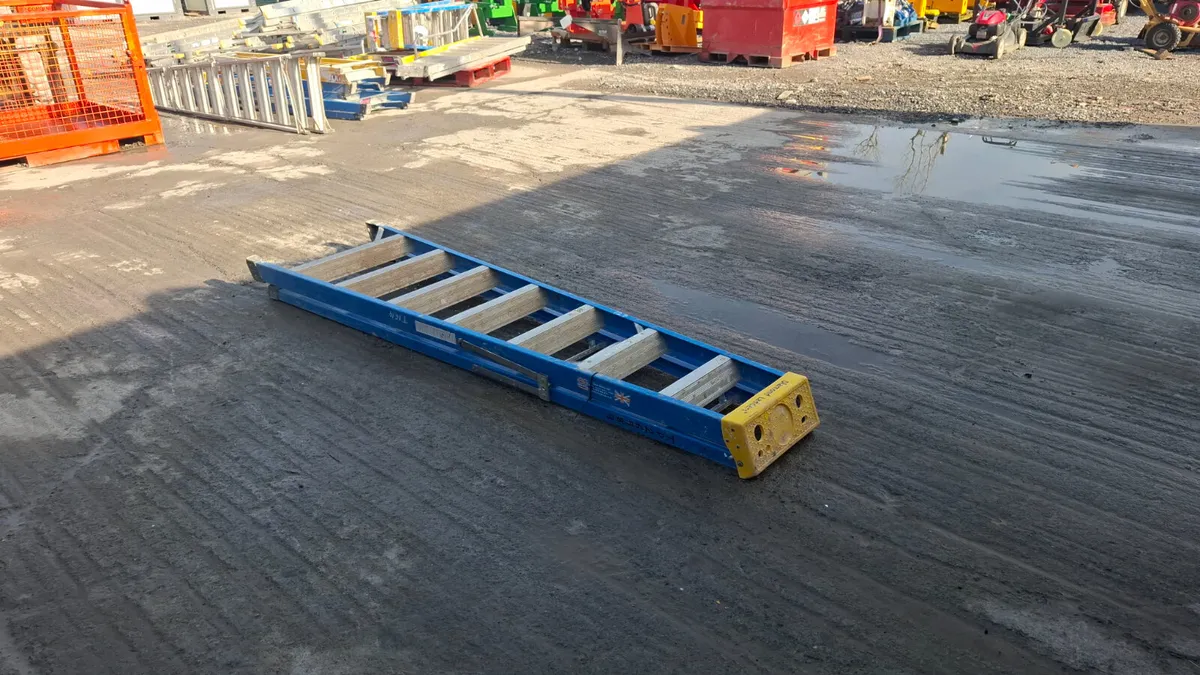 Fibreglass 7 Tread Step Ladder - Image 4