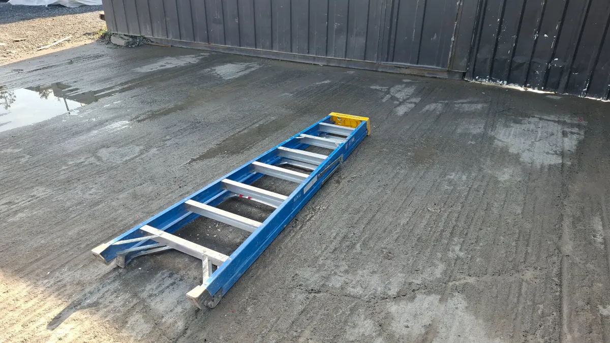 Fibreglass 7 Tread Step Ladder - Image 1