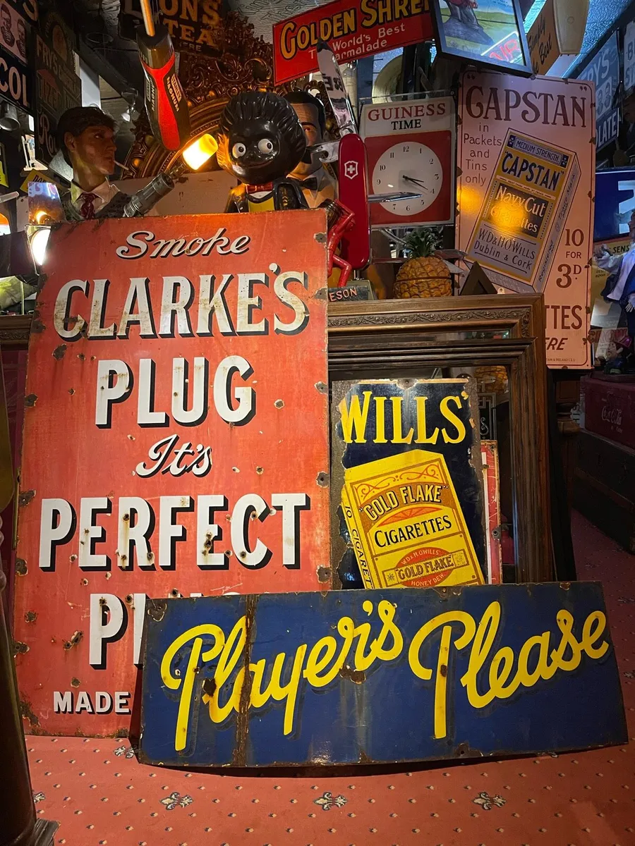 Irish pub memorabilia - Image 3