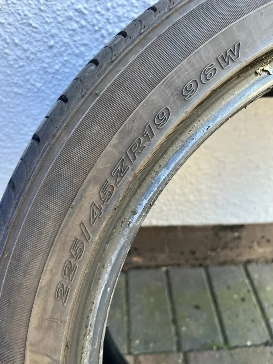 Nexen 225/45 ZR19 tyres (19" tyres) - Image 3