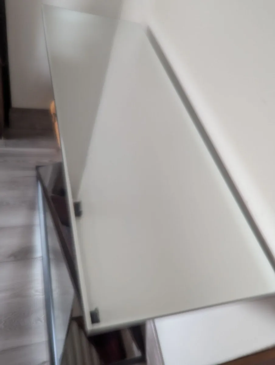 Glass table - Image 1