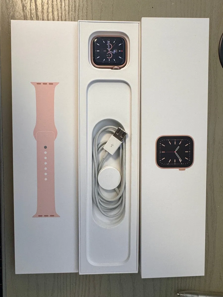 Apple Watch - Image 1