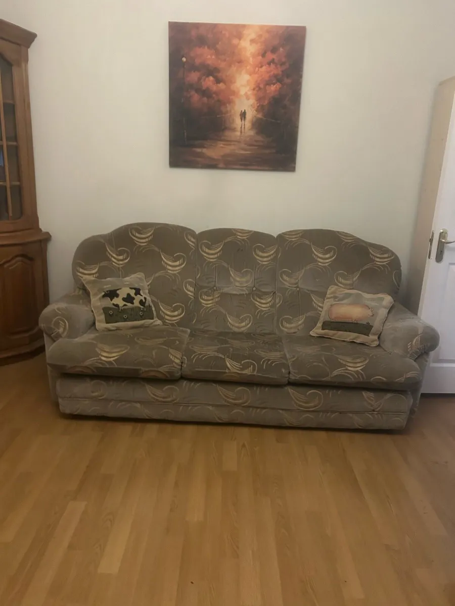 Suite of furniture - Image 1