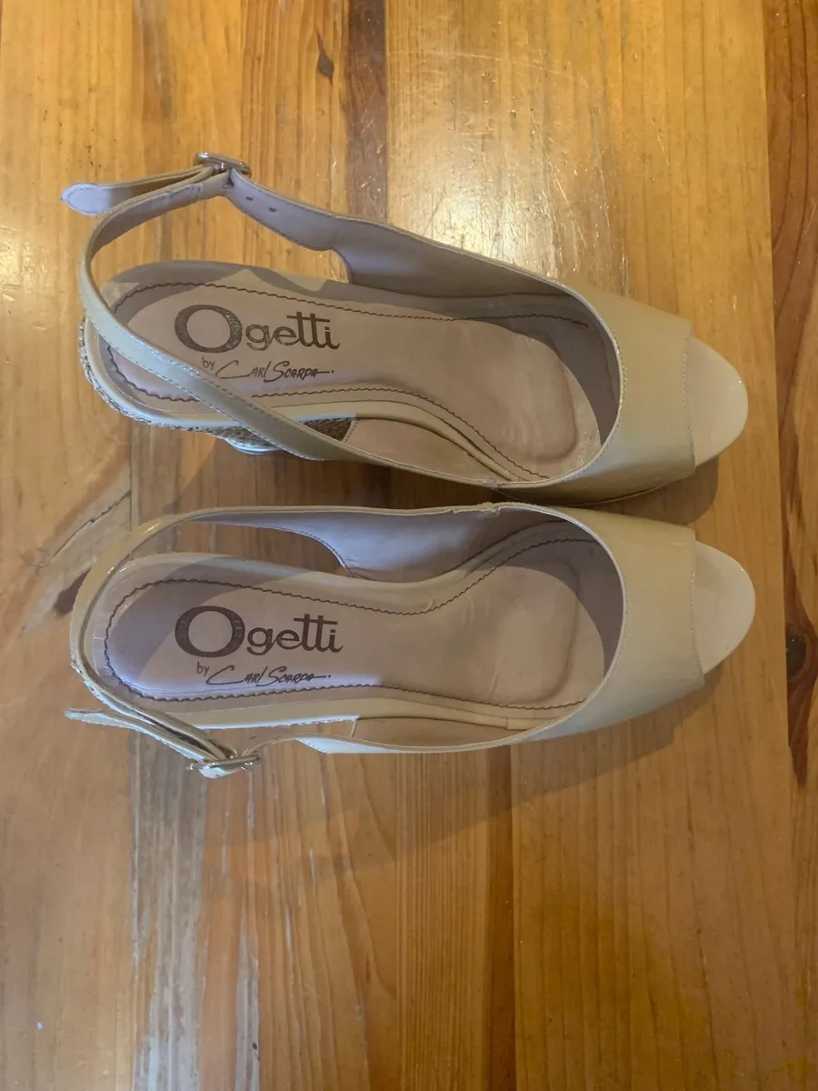 Carl Scarpa Ladies Tan Wedges - Image 3