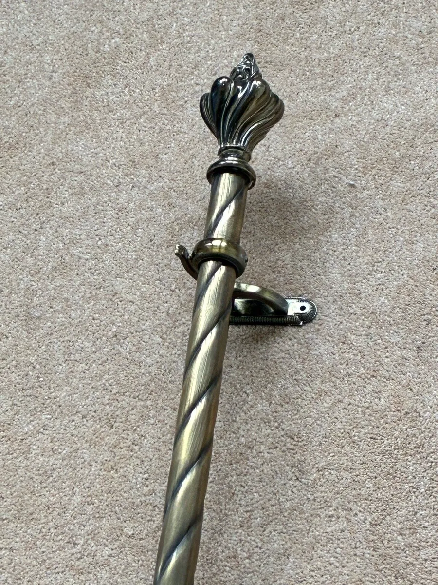Ornate brass curtain pole - Image 2