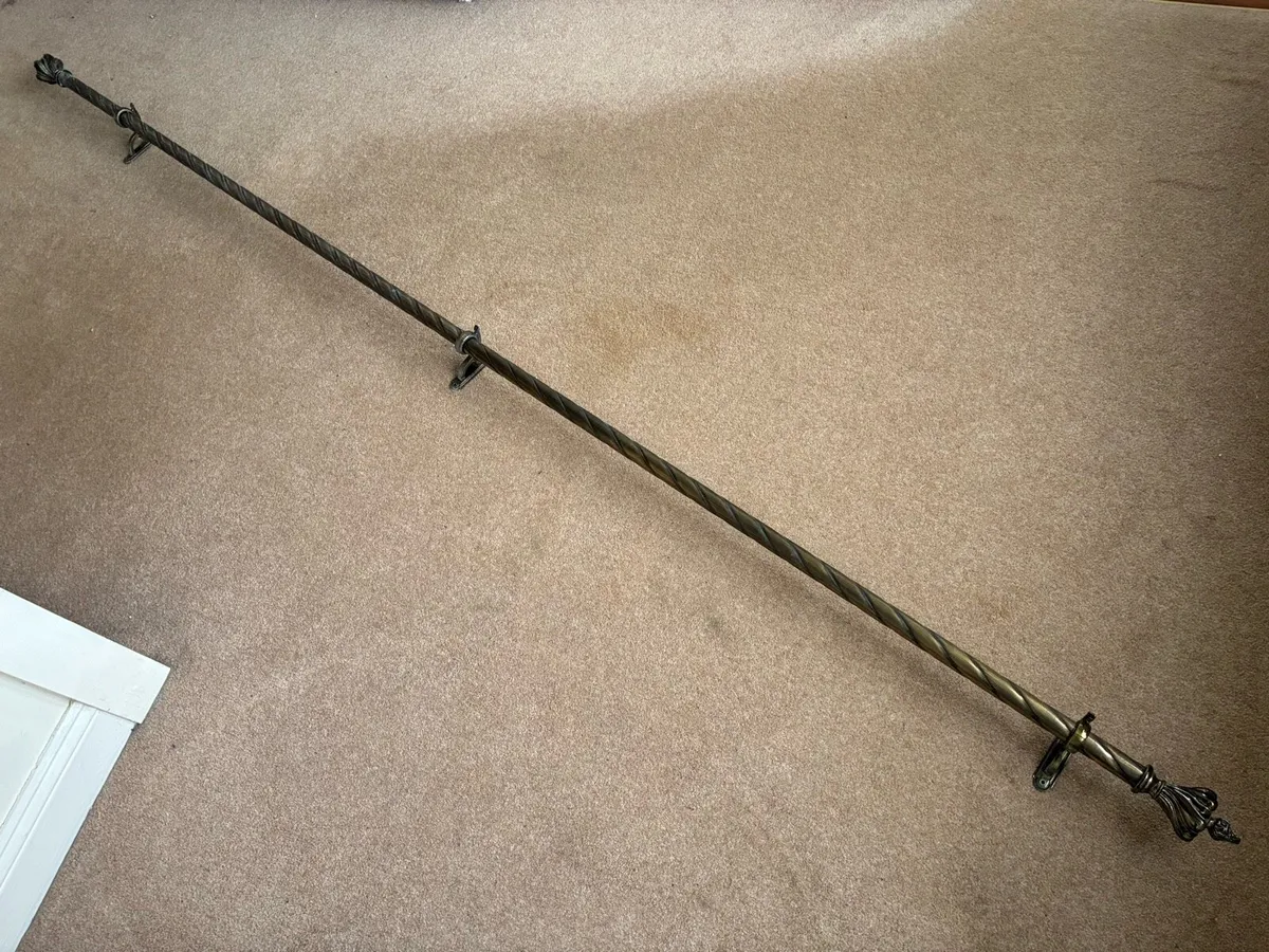 Ornate brass curtain pole - Image 3