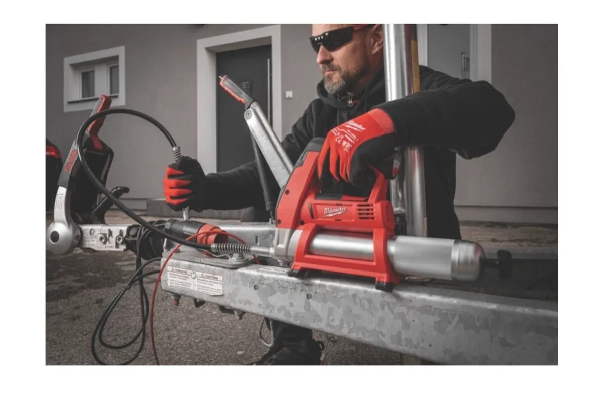 Milwaukee Grease Gun 12V bare unit - Image 1