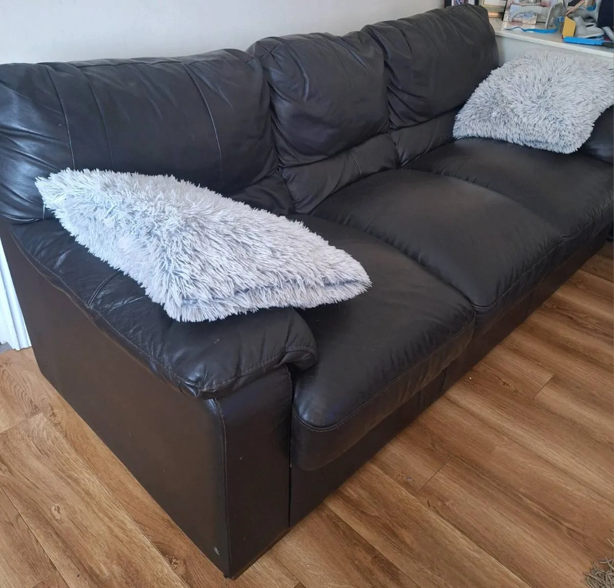 3 seater Leather couch - Image 2