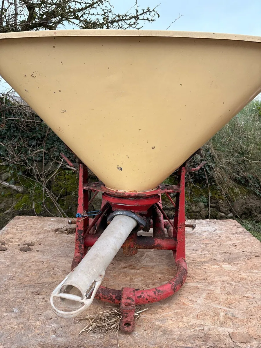 5 bag Vicon Wagtail Spreader - Image 2